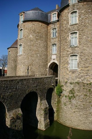 Boulogne sur mer, le château-usée - Pas de Calais